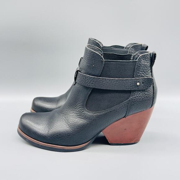 Korks Boots Womens 10 Black Pebbled Leather Ease Ankle Booties Strap Block Heel - Picture 5 of 13